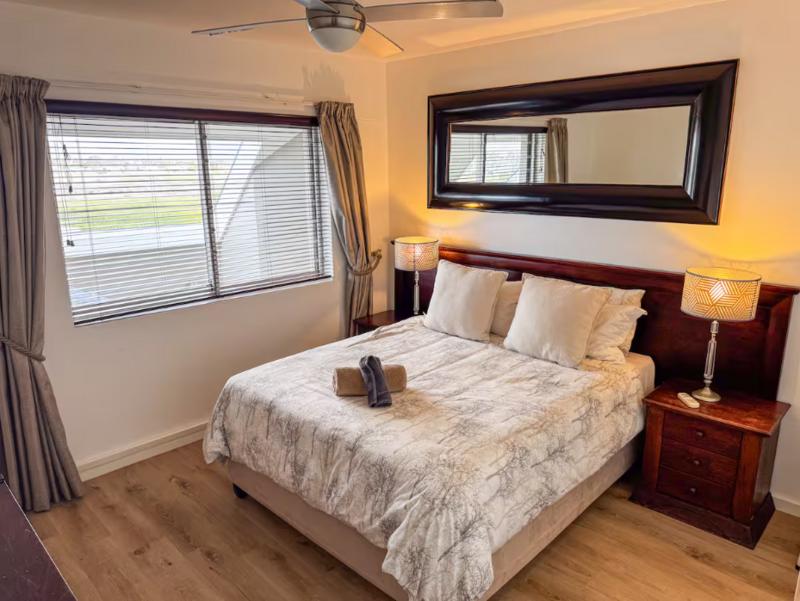 To Let 2 Bedroom Property for Rent in Dolphin Beach Western Cape